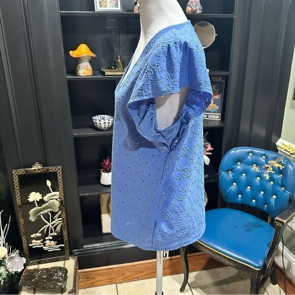 Michael Kors Blue Floral Textured Flutter Sleeve Blouse Size Medium - Picture 9 of 11